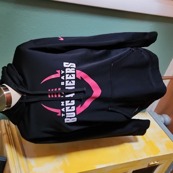 Tampa Bay Buccaneers Breast Cancer Hoodie. - Picture 1 of 5